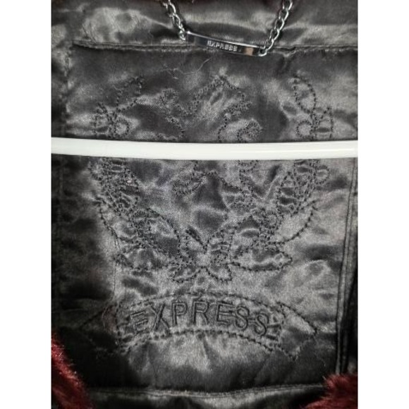 EXPRESS Burgundy Faux Fur Jacket Womens Size Small Zip Front Cropped Casualwear - Picture 7 of 10